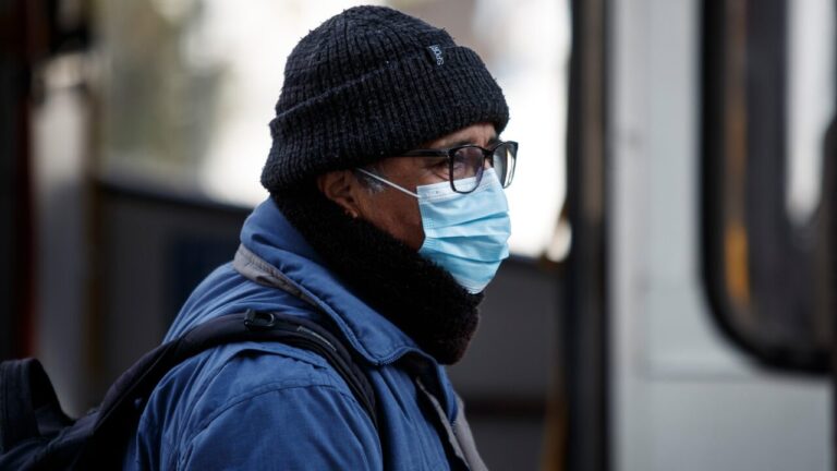 Vuelve la mascarilla: Ministerio de Salud decreta uso obligatorio en servicios de urgencias a partir del 15 de abril
