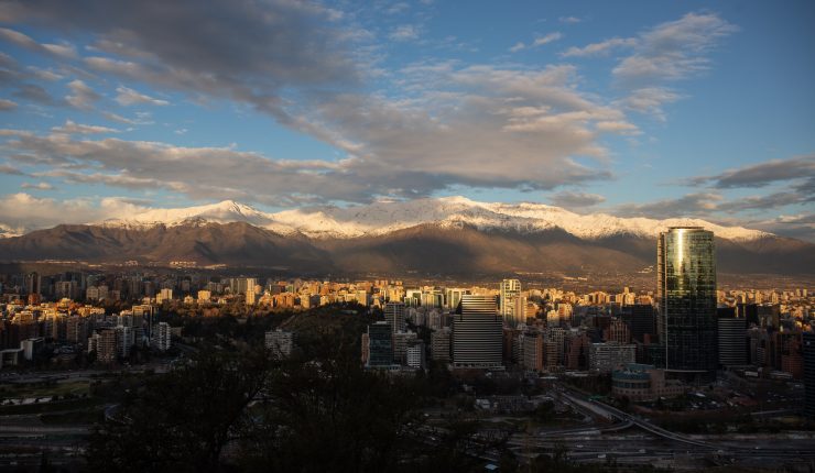 Desde conectividad hasta condiciones laborales: Estudio revela las comunas con peor calidad de vida en el país