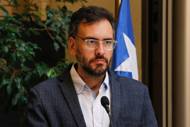 Tras tensión interna y amenazas de renuncia: PS ratifica a Tomás de Rementería para ocupar espacio que dejó Allende en el Senado