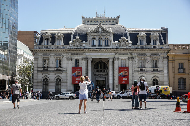 Inicio de semana caluroso en Santiago: Temperaturas podrían alcanzar los 27°C