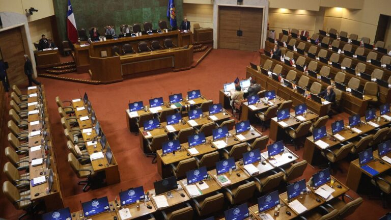 Proyecto que busca prohibir pago en efectivo a abogados que defiendan a imputados por drogas o terrorismo pasó al Senado