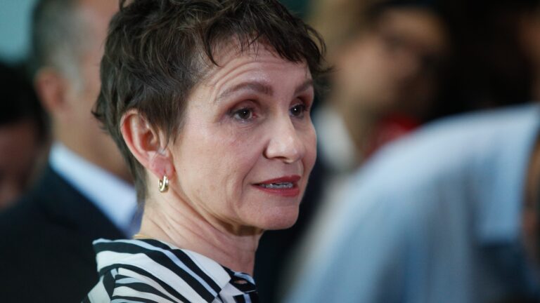 Tohá destaca trayectoria de Isabel Allende tras destitución del TC: 