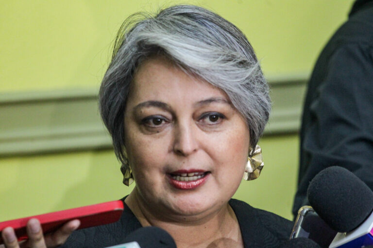 Jara abogará por el fin de las AFP en eventual gobierno: 