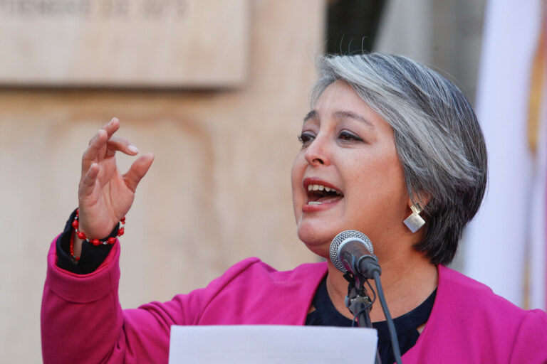 Cadem: Jeannette Jara irrumpe en la carrera presidencial y supera a Tohá en preferencia ciudadana e imagen positiva