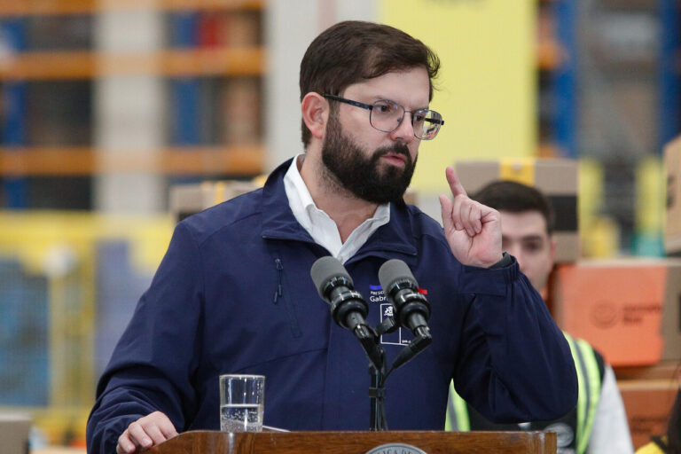 “Aranceles justos y reglas claras…”: El sutil dardo del presidente Boric a Donald Trump por su política arancelaria