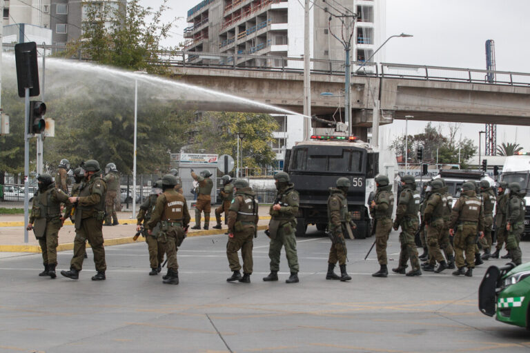 Indignación en Macul: Vecinos del Monumental denuncian a Blanco y Negro por inseguridad e insalubridad en entorno del estadio