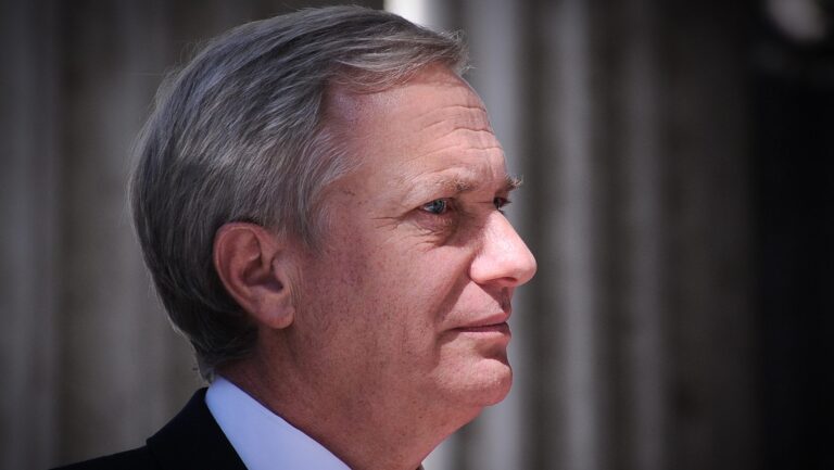 Kast por atentado a Uribe en Colombia: “Buscan frenar a quienes quieren gobernar con principios”