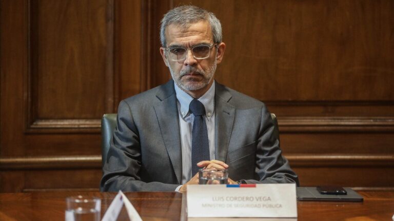 Gobierno retira suma urgencia a proyecto de las RUF y Cordero pide disculpas por dichos a diputados oficialistas