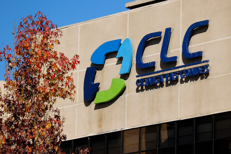 Presidente de la CLC reduce su sueldo a menos de la mitad tras ola de despidos en la clínica