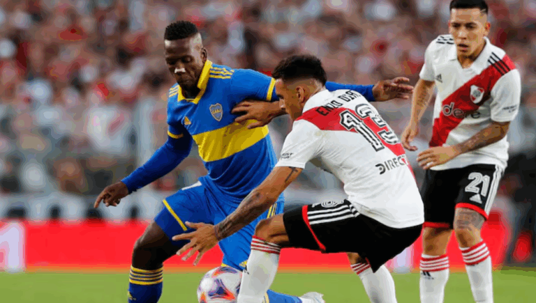 River festeja en casa tras derrotar al Boca Juniors de un deslucido Carlos Palacios en el vibrante Superclásico del fútbol argentino