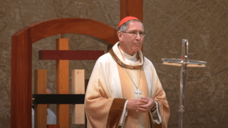 Cardenal participará en ceremonia para cerrar féretro del papa: Está acusado de encubrir casos de abuso sexual en la Iglesia