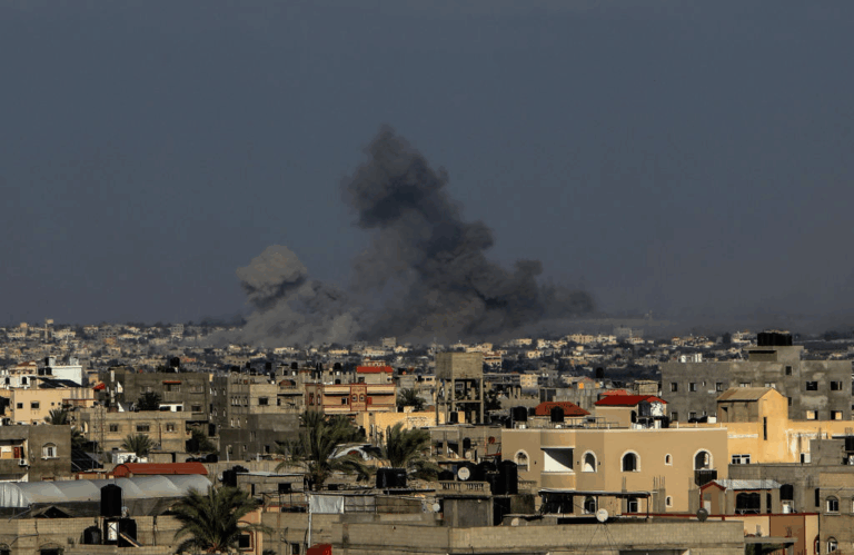 Ataque de Israel destruye parte del último hospital en pleno funcionamiento en la Ciudad de Gaza