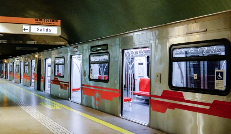 Metro informa retraso en la frecuencia de la Línea 2 y llama a viajeros a planificar su ruta