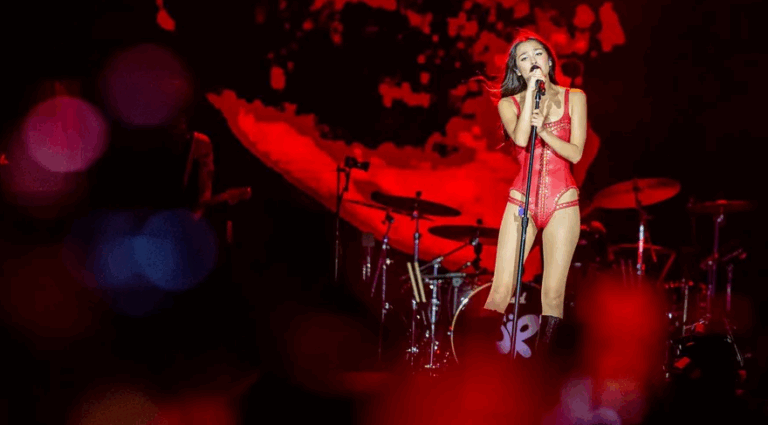 El rock femenino queda en buenas manos: Olivia Rodrigo conquistó a Chile con un cover de No Doubt y un set acústico impecable