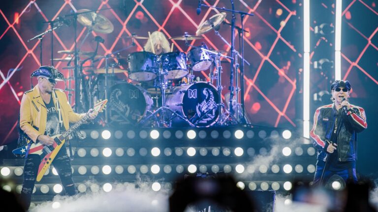 Scorpions celebra 60 años de carrera con show épico en Chile: 