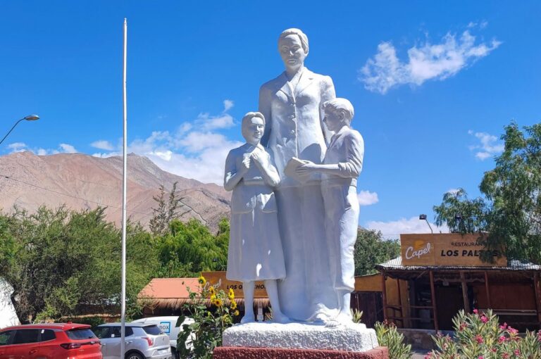 Piden declarar el natalicio de Gabriela Mistral como el “Día de la Poesía Chilena”: “Chile está en deuda con ella”