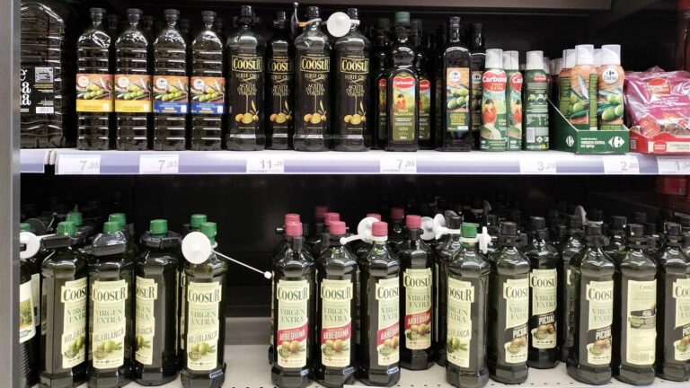Productores de aceite de oliva en España se preparan ante aranceles de Trump