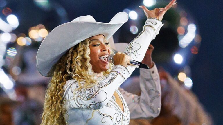 Con Blue Ivy y Rumi en escena: Beyoncé emocionó al público en el primer concierto de su gira 