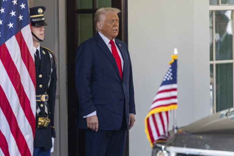 Trump se plantea ofrecer dinero a migrantes indocumentados para que abandonen Estados Unidos