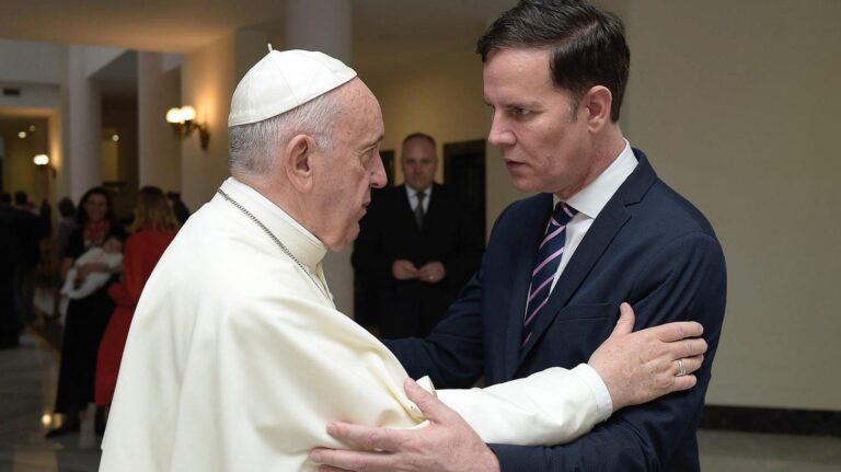 Juan Carlos Cruz, denunciante de Karadima, recuerda el día en que el Papa Francisco se desmarcó de Errázuriz y lo apoyó