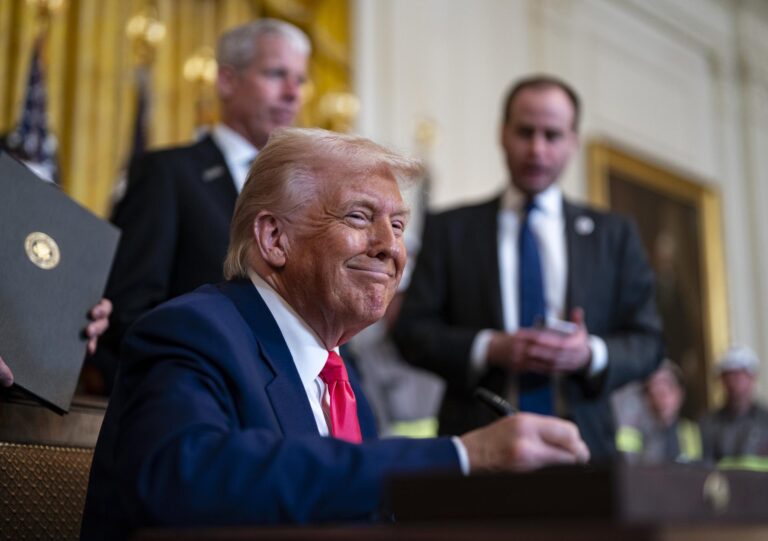 Dura respuesta contra Trump: China eleva al 84 % sus aranceles a los productos estadounidenses