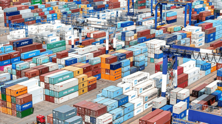Escala la guerra comercial de Trump: China impone aranceles recíprocos del 34% a las importaciones de bienes de Estados Unidos