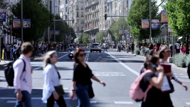 Los trenes de larga distancia en España volverán a circular el martes tras apagón masivo