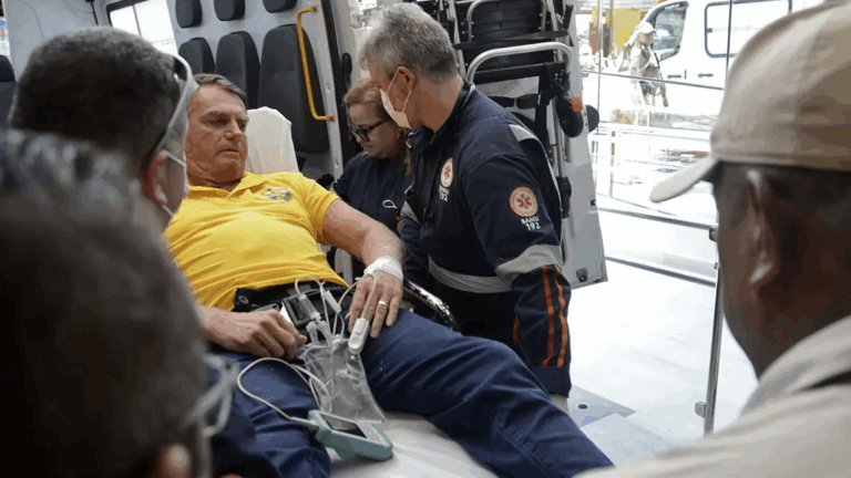 Jair Bolsonaro vuelve al hospital por dolor abdominal: Complicaciones por antigua herida podrían llevarlo a nueva cirugía