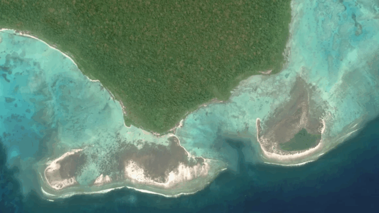 Turista estadounidense intentó contactar a la tribu más aislada del mundo en la isla Sentinel del Norte: Fue detenido