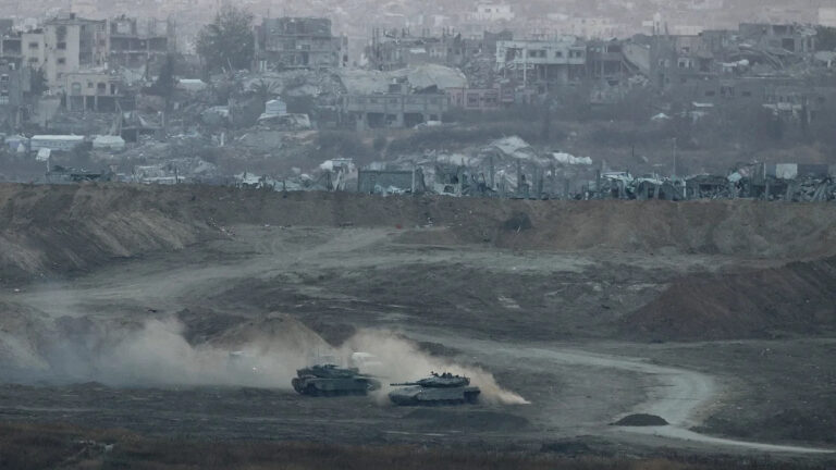 Israel moviliza decenas de miles de reservistas para ampliar ofensiva en Gaza mientras negociaciones siguen estancadas