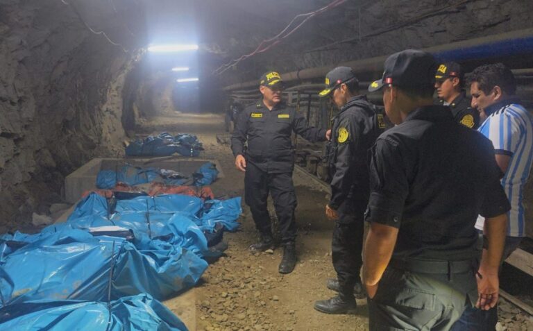 Presunto responsable del asesinato de 13 mineros en Perú escapa a Colombia