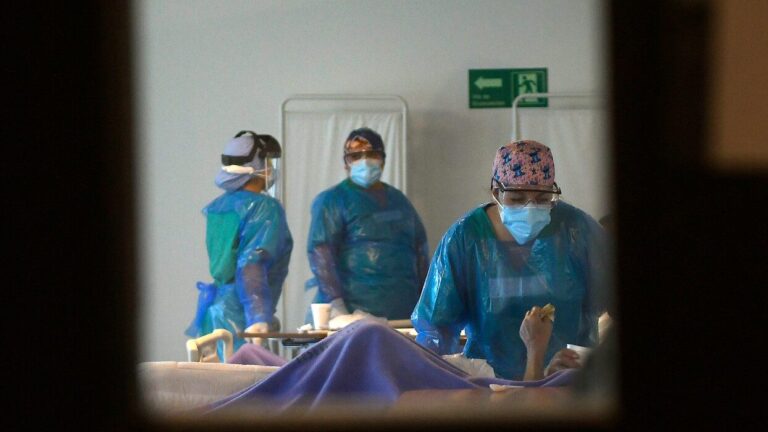 Licencias médicas irregulares: 10 entidades concentran casi la mitad de los funcionarios involucrados