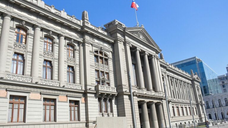 Con fallo dividido, Corte Suprema declara ilegal interceptación telefónica a Josefina Huneeus en caso ProCultura