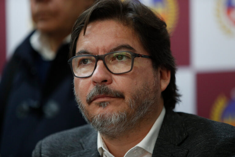 Exministro Barraza renuncia como asesor ministerial tras polémica por licencias: “La acusación es totalmente falsa”