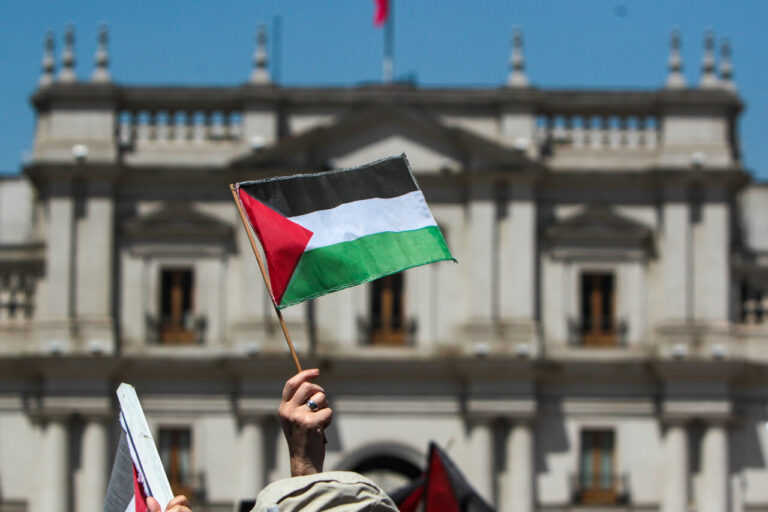La bandera palestina ondeará por primera vez en la sede de la OMS: 95 países votaron a favor y solo 4 en contra