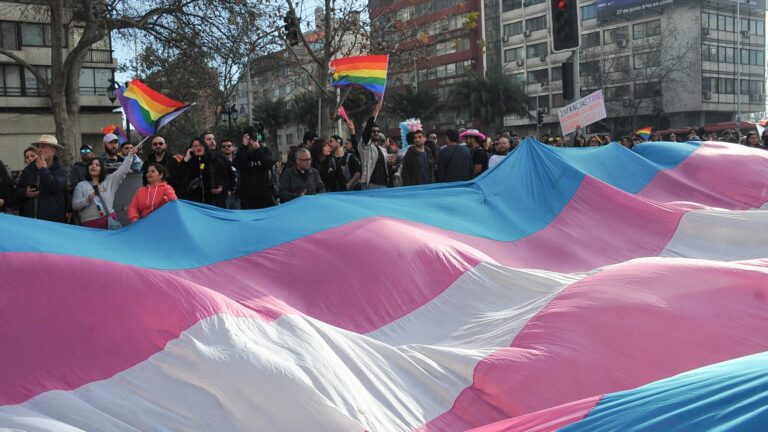 Cámara aprueba informe que cuestiona programa de identidad de género: Así reaccionó la comunidad LGBT+