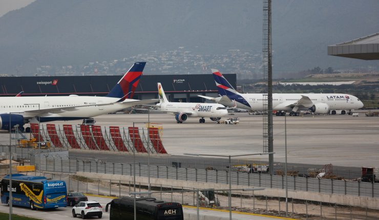 Evacúan vuelo de Santiago a Calama por aviso de bomba: GOPE se encuentra inspeccionando aeronave