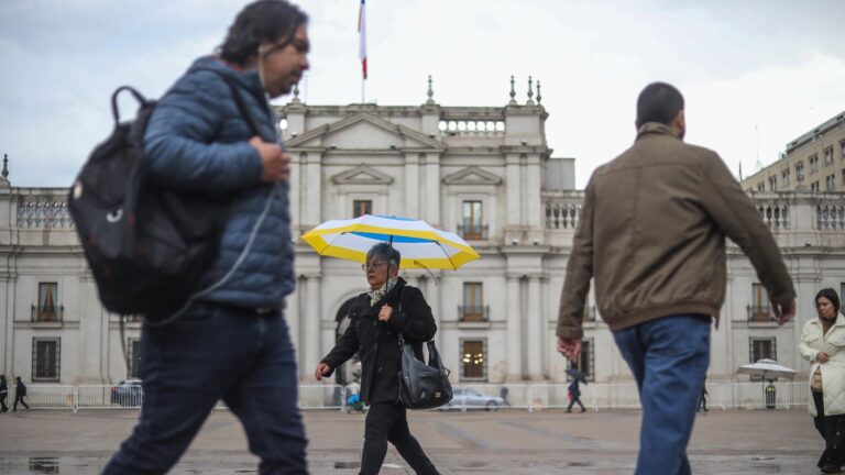 Lluvia en la Región Metropolitana: Enel refuerza atención al cliente ante posibles cortes de luz