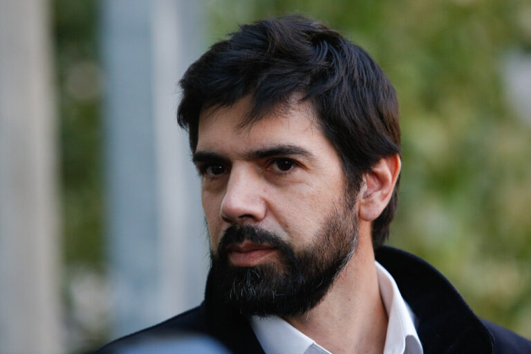 CDE presenta querella contra diputado Joaquín Lavín León por presunta malversación de caudales públicos