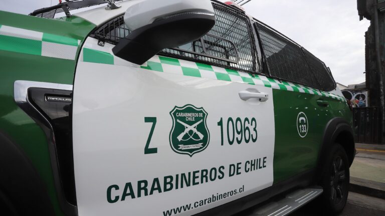 Portonazo en Maipú: Delincuentes intimidaron a padre e hijo de 10 años y revisaron al menor para robarle