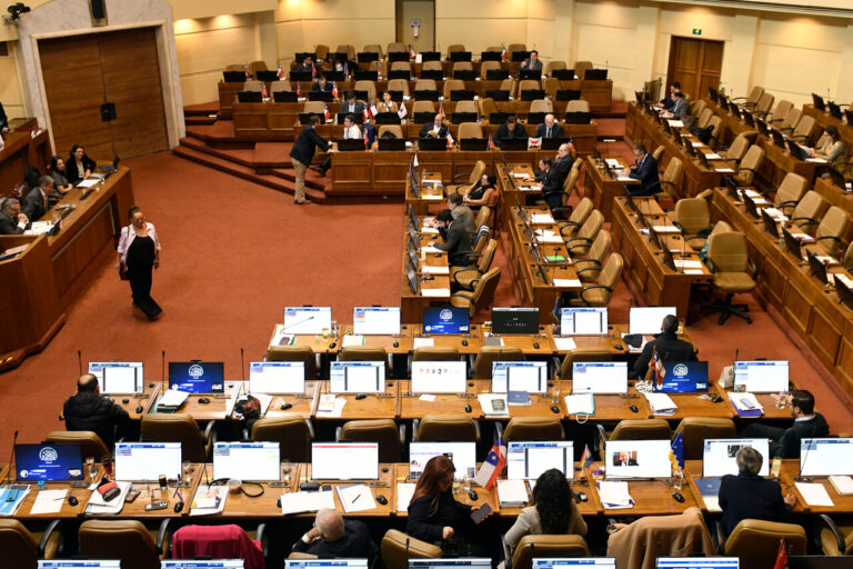 Funcionarios del Congreso acusan “cacería de brujas” tras anuncio de fiscalización por uso de licencias médicas