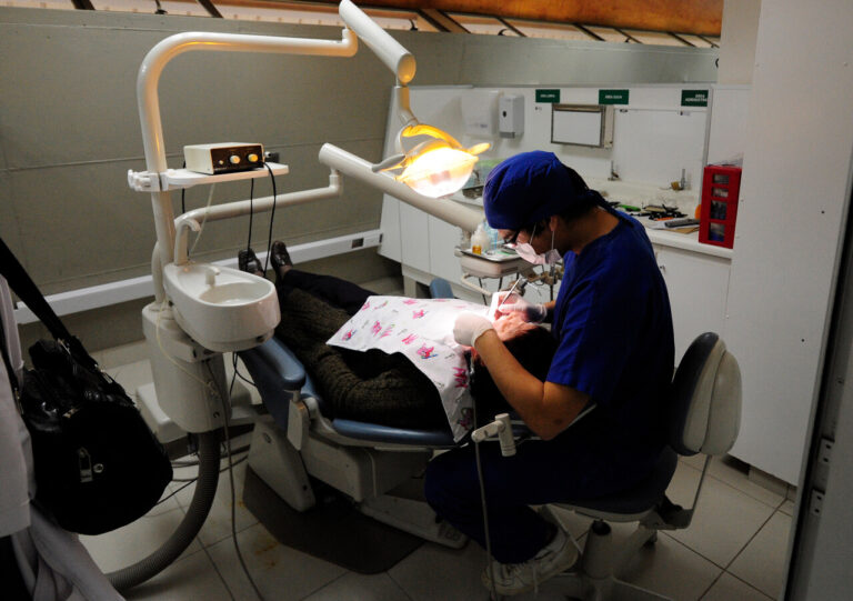 ¿Podría una mala higiene bucal afectar la salud física?: Esto dice una dentista