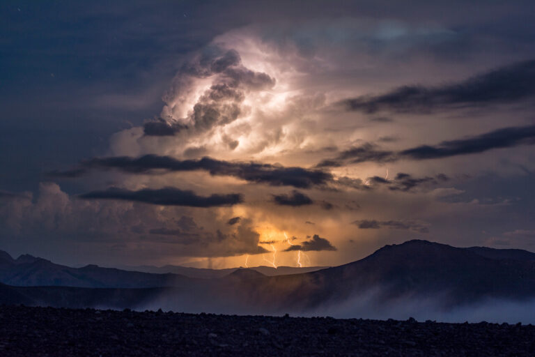 Declaran alerta temprana preventiva por tormentas eléctricas en las regiones de La Araucanía y Los Ríos