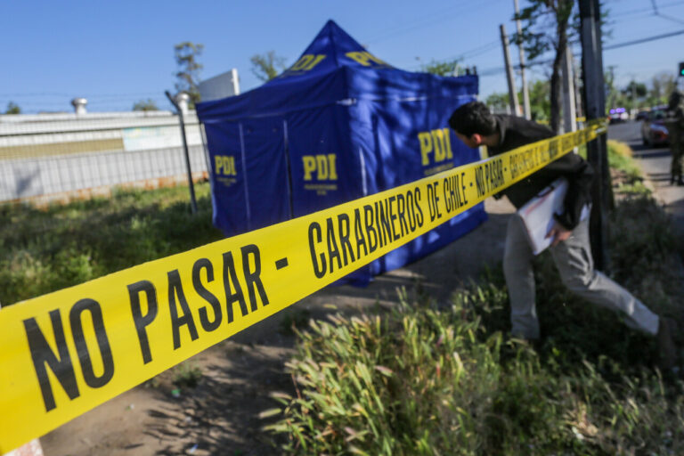 Hombre es asesinado de una puñalada en Estación Central: PDI investiga si ataque ocurrió en bus RED