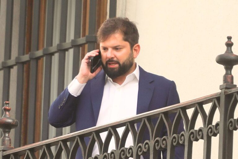 Revelan que Presidente Boric fue grabado por la PDI en uno de los 