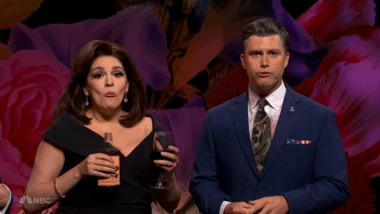 Cecily Strong y Colin Jost hicieron cameos sorpresa en sketch de Saturday Night Live