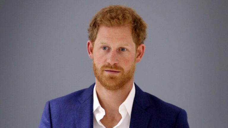 El príncipe Harry dice que no habla con el rey Carlos, pero que le 