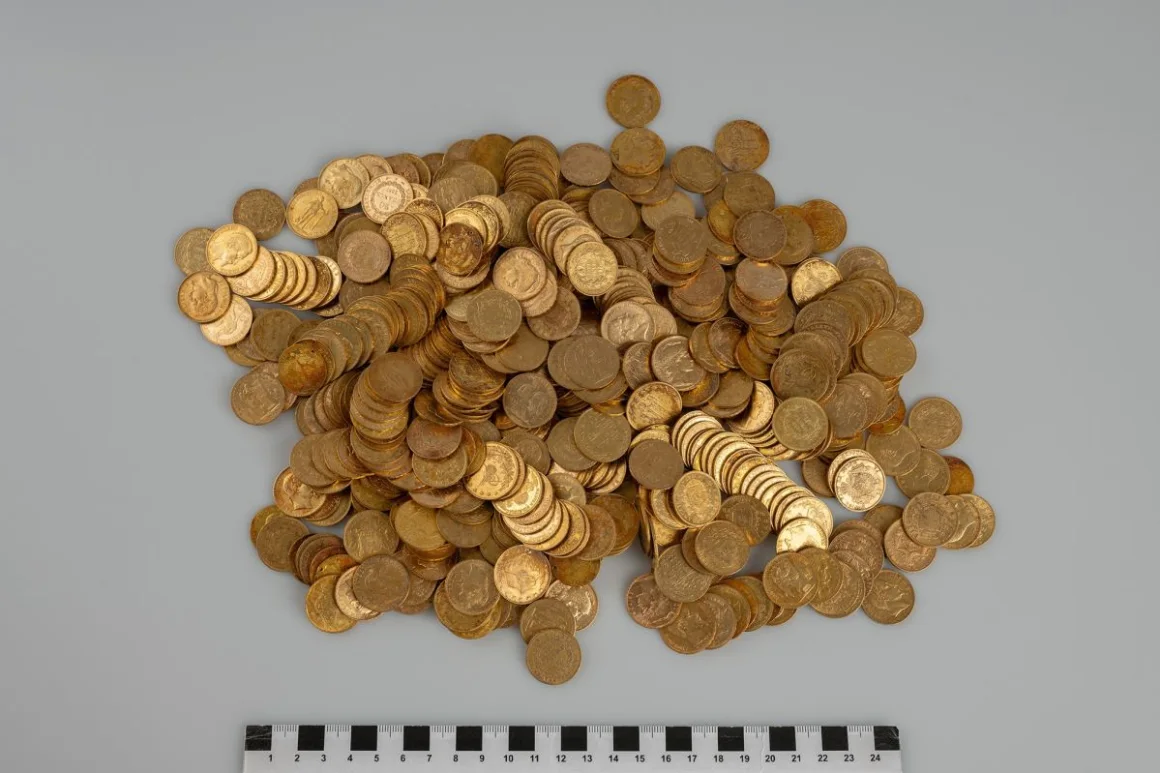 Ninguna de las monedas es de la zona, lo que ha desconcertado a los conservadores del museo. Museo de Bohemia Oriental