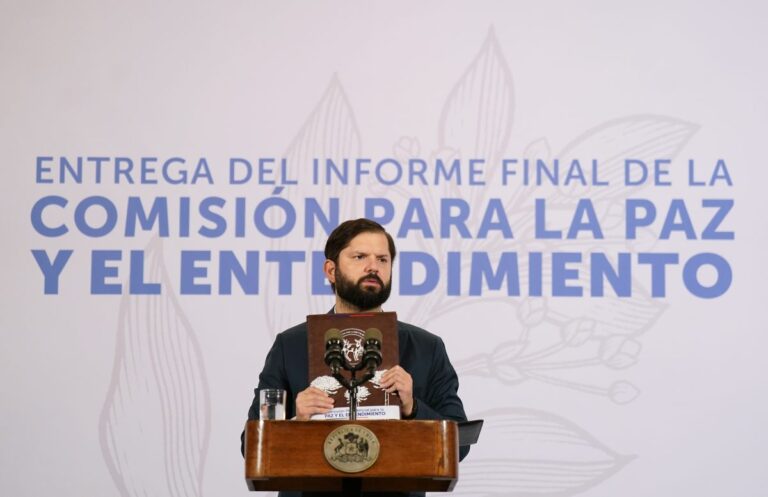 Diagnósticos, recomendaciones y más: ¿Qué dice el informe de la Comisión para la Paz que hoy recibió el presidente Boric?