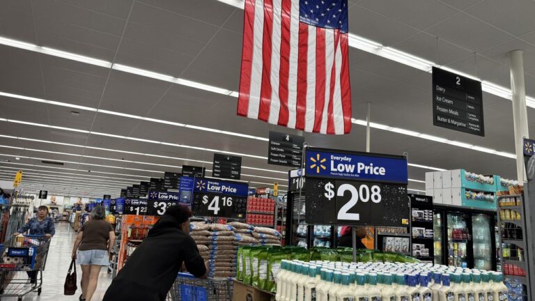 La advertencia de Walmart, Target y otras empresas por el creciente boicot de consumidores en Estados Unidos